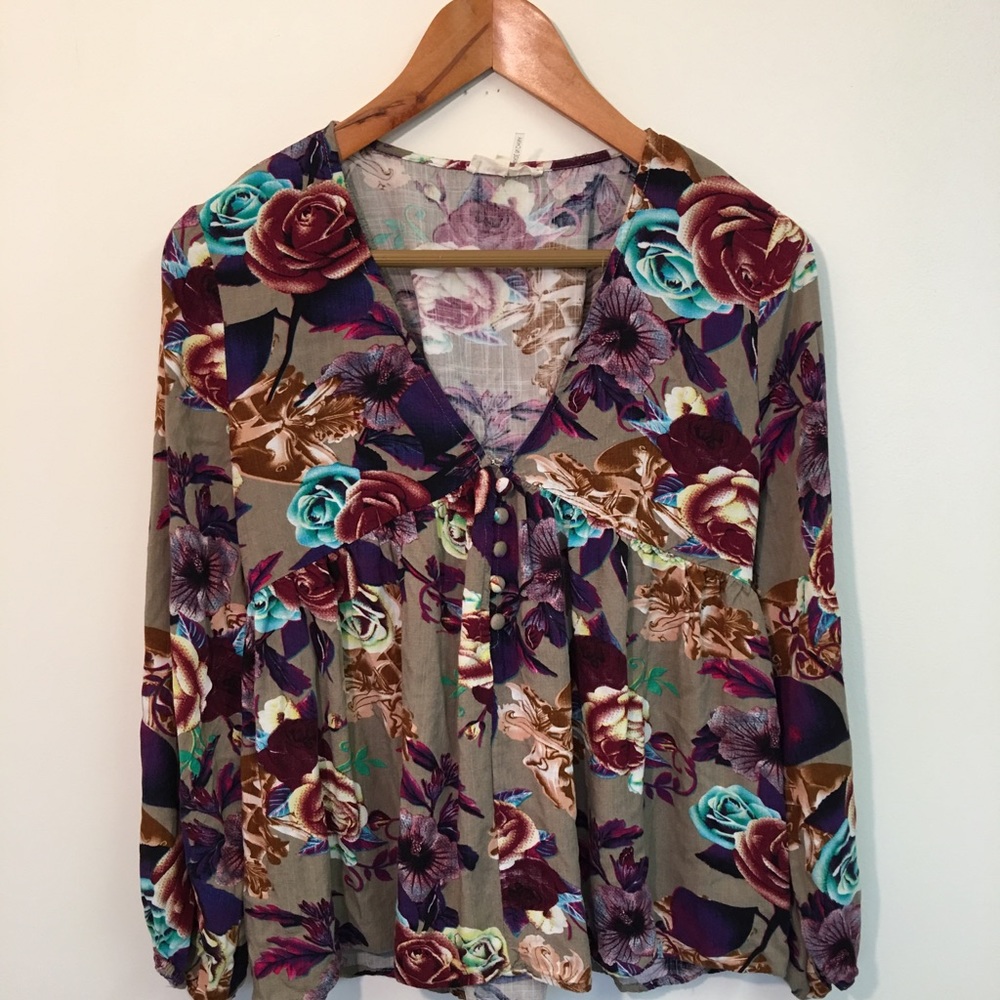 ENTRO Women’s Floral Deep V Blouse Size SMALL